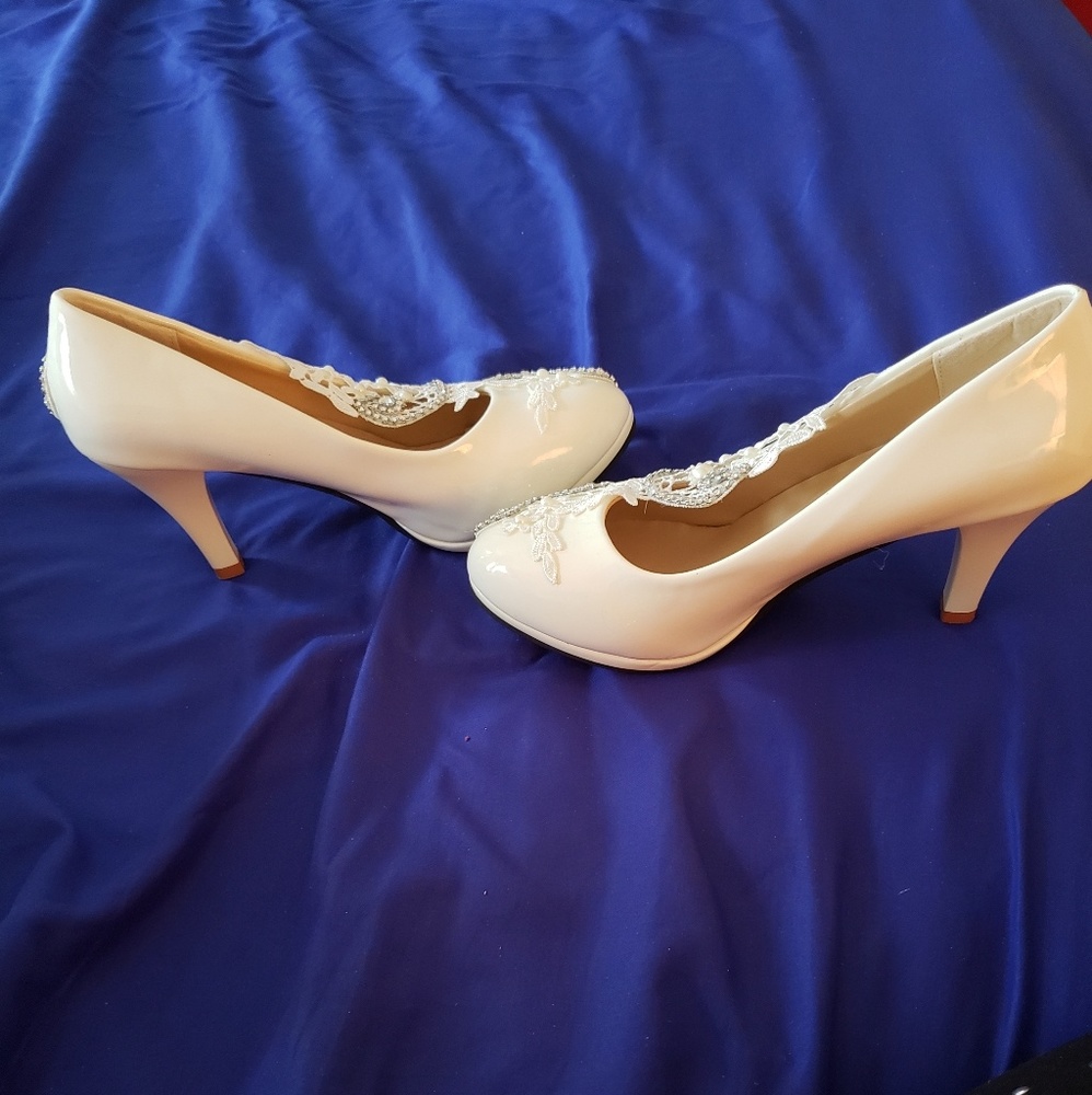 Women's Ivory Pumps